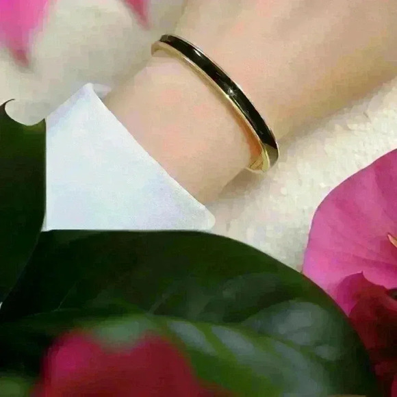 The Classic Style Bangle in Black - Picture 3 of 6